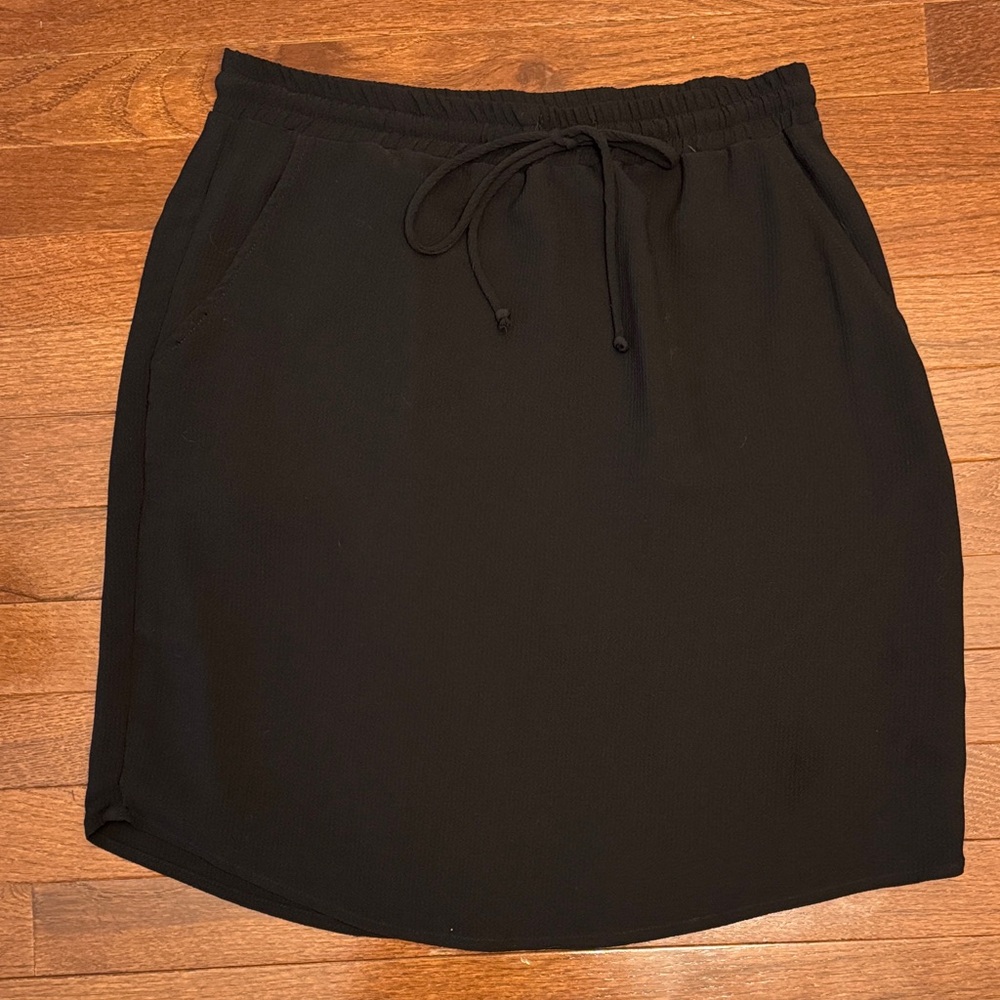 Gibson Black Skirt with Drawstring and Pockets